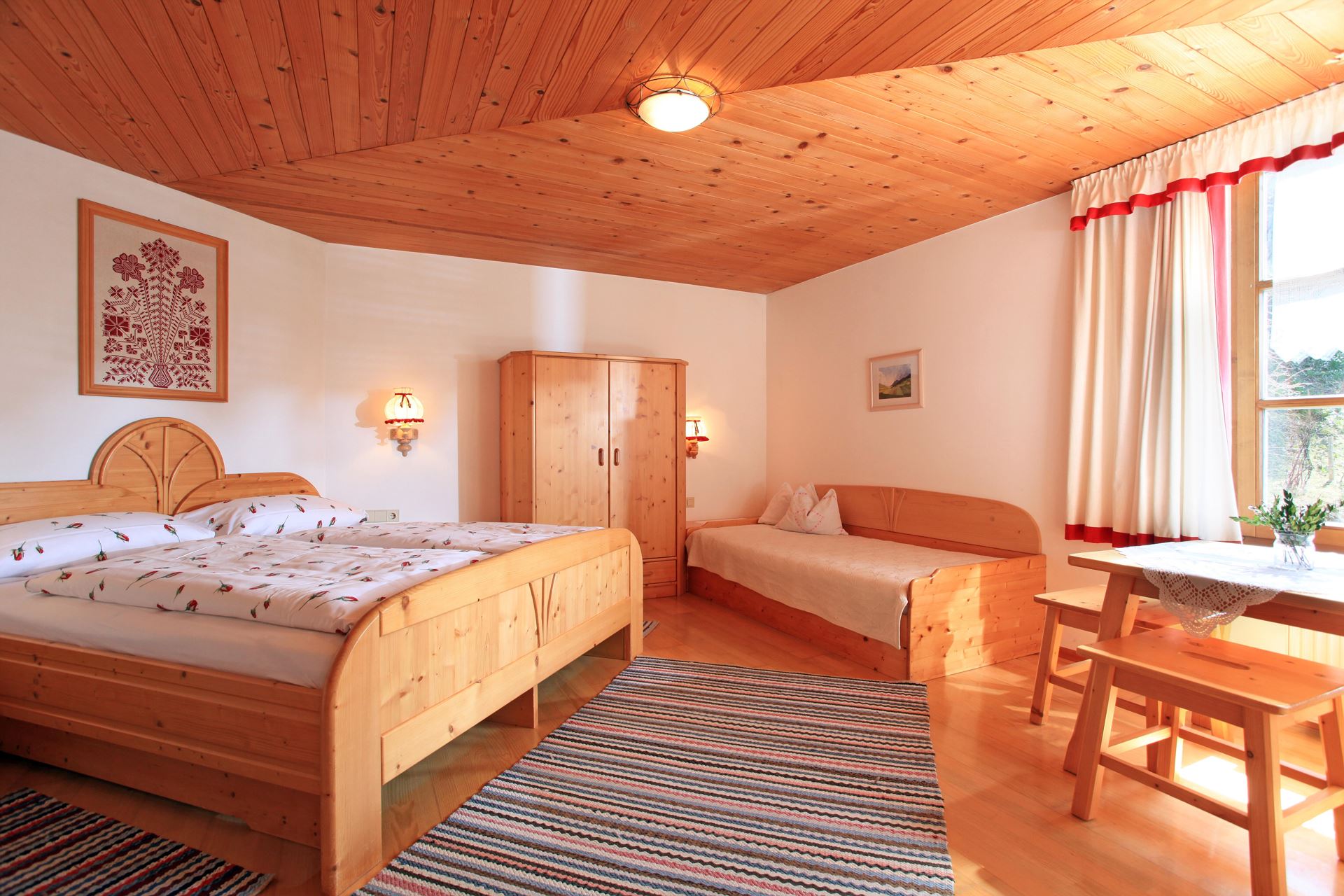 Ferienwohnung haus am erlenrain scheffau am wilden kaiser Schlafzimmer fichte
