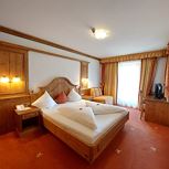 Suite, shower or bath, toilet, 2 bed rooms