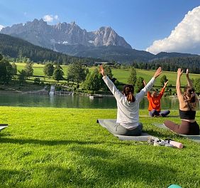 Outdoor Yoga am Badesee Going