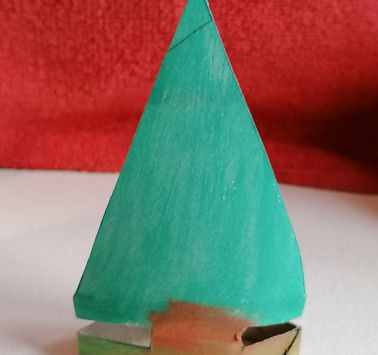 Ein Tannenbaum aus einer Klopapierrolle