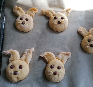 Germteig Osterhasen sind bereit für den Ofen