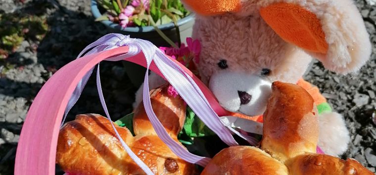 Germteig Osterhasen nett dekoriert