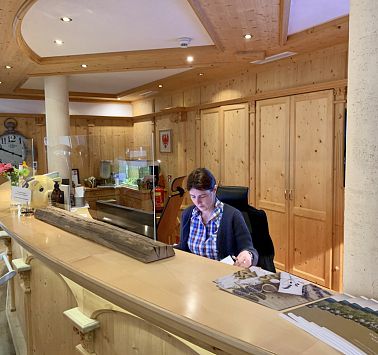 Gabi ist vertieft in ihre Arbeit