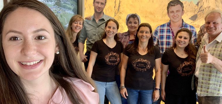 Jenny mit dem Team vom Infobüro Ellmau