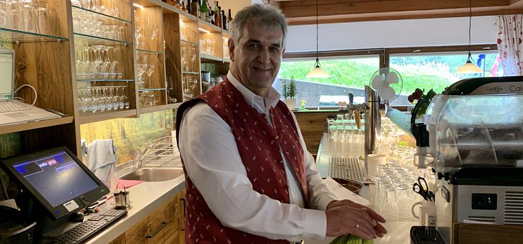 Paul faltet Servietten