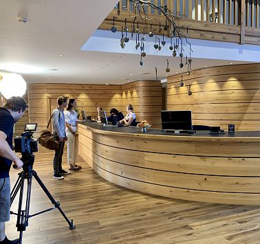 Videodreh im Rezeptionsbereich