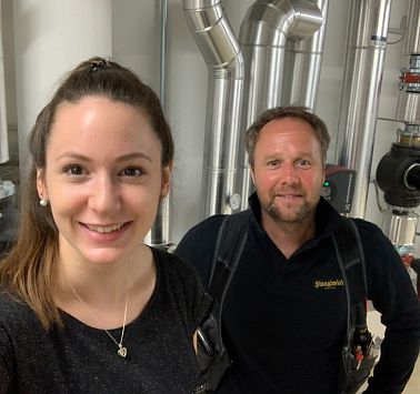 Jenny mit dem Techniker vom Stanglwirt