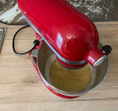 Teigzubereitung Osterlamm