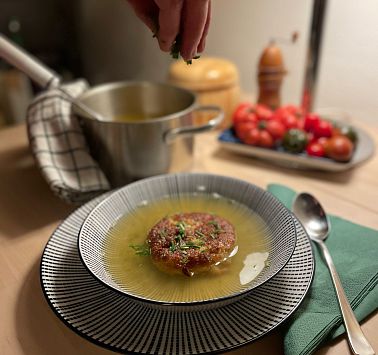 Rezept Bäuerinnen Ellmau Karin Widschwendter Kaspressknödel Foto TVB Wilder Kaiser