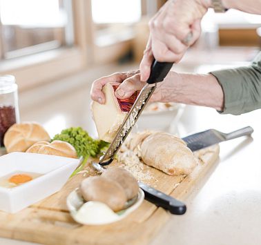 Rezept Bäuerinnen Going Anna Foidl Fisolensuppe mit Knödl Foto Sabine Holaubek