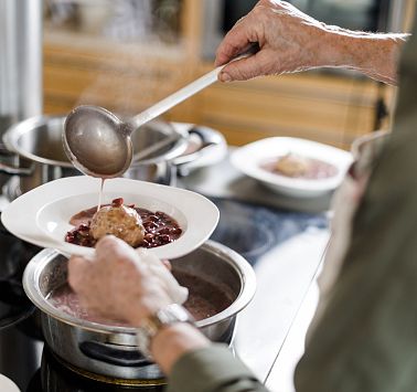 Rezept Bäuerinnen Going Anna Foidl Fisolensuppe mit Knödl Foto Sabine Holaubek