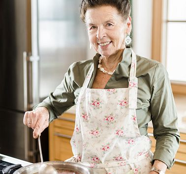 Rezept Bäuerinnen Going Anna Foidl Fisolensuppe mit Knödl Foto Sabine Holaubek