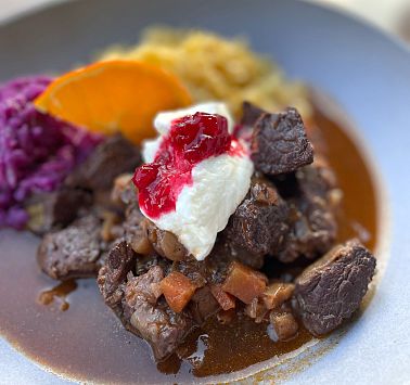 Rezept Bäuerinnen Going Maria Luise Mayr Hirschgulasch Foto TVB Wilder Kaiser