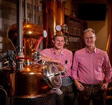 Wilder_Kaiser_Region_Menschen_Schnapsbrenner_Fuchs_MartinLifka (5)