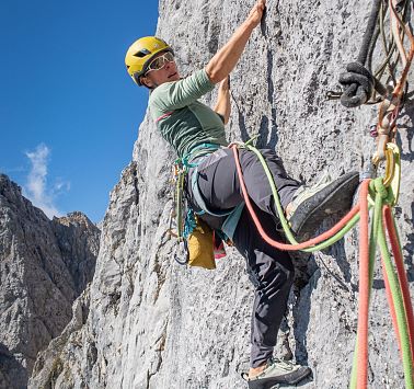 Wilder_Kaiser_Sportler_Klettern_Leuchtsturm_Bolts_Rock_Roll_Sommer2021_hochzwei (10)