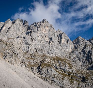 Wilder_Kaiser_Sportler_Klettern_Leuchtsturm_Bolts_Rock_Roll_Sommer2021_hochzwei (5)
