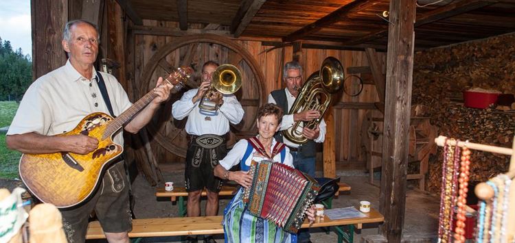 Tiroler Musik beim Heimatmuseum