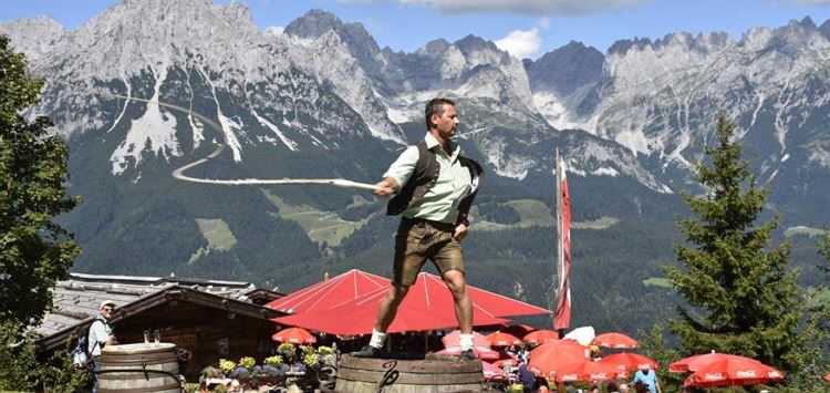 Goaslschnoiz'n auf der Rübezahl Alm in Ellmau