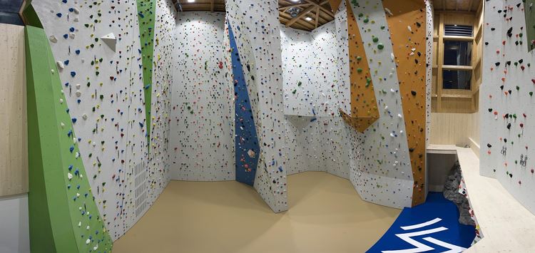 Schnupperklettern in der Kletterhalle im Ellmauer Kaiserbad