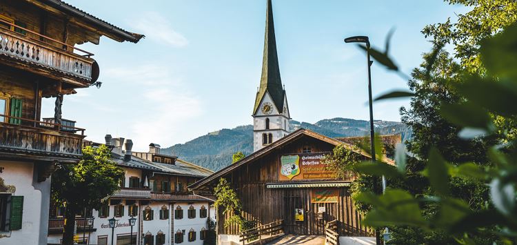 Scheffau_Ortskern_Theaterstadl_Eingang