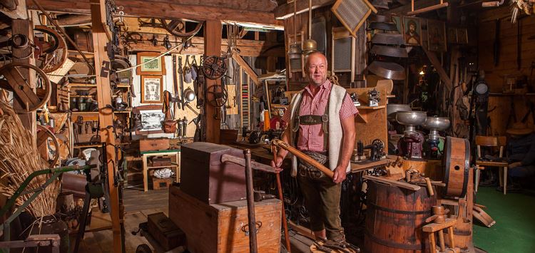 AUTUMNplus Guided tour to the handcraft museum in Scheffau