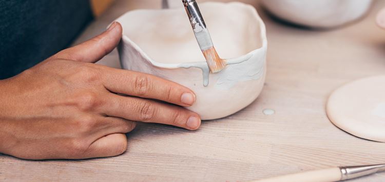 Workshop painting ceramics