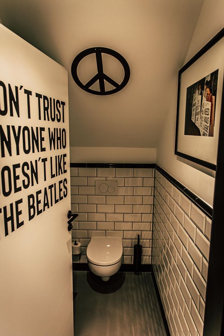 Apartment-John-Paul-George-Ringo-WC