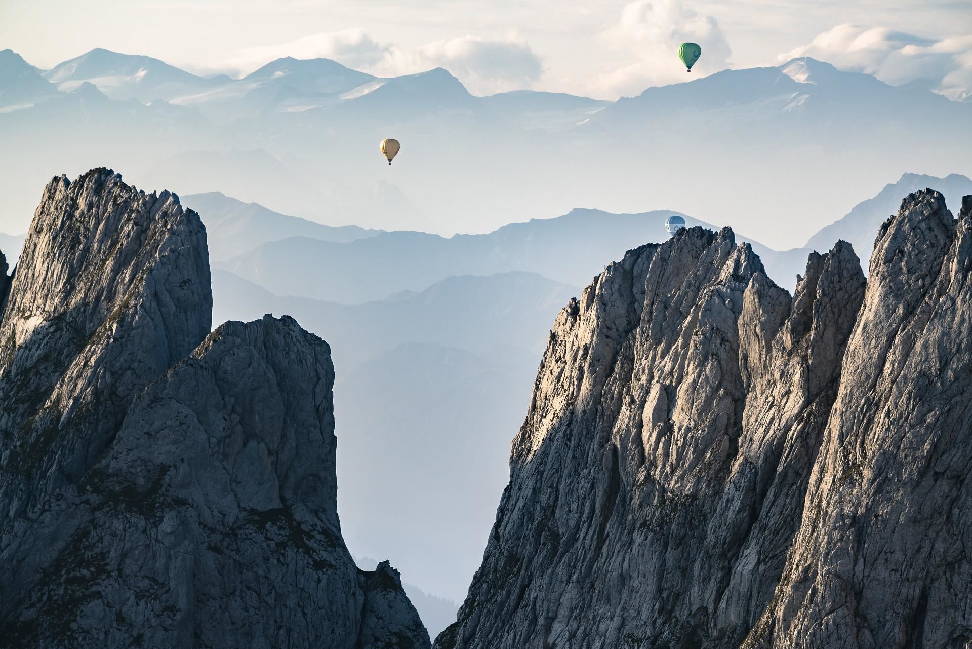 Gipfel-mit-Heissluftballons-Wilder-Kaiser-