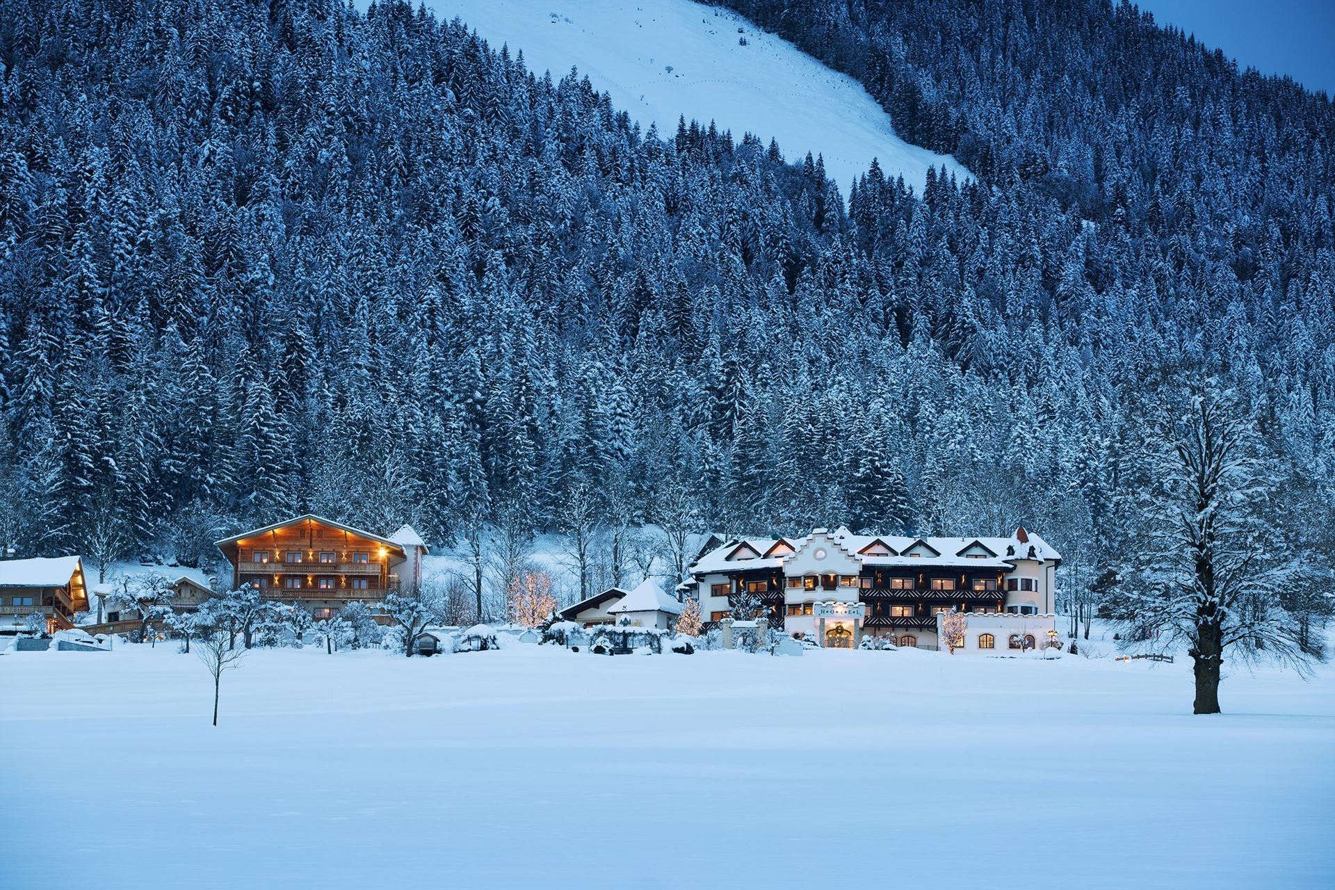 Hotel-AlpenSchloessl-Landhaus-Ager-Winter-Soell