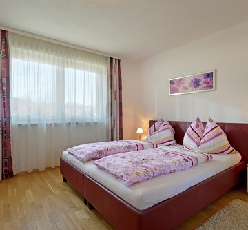 Schlafzimmer 1