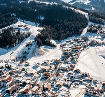 Ellmau_Winter_2020_Ortsansicht_Dorf_MathaeusGartne