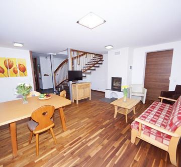 01-Familien-Appartement-Wohnzimmer