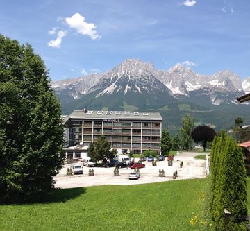 Berghof außen Sommer