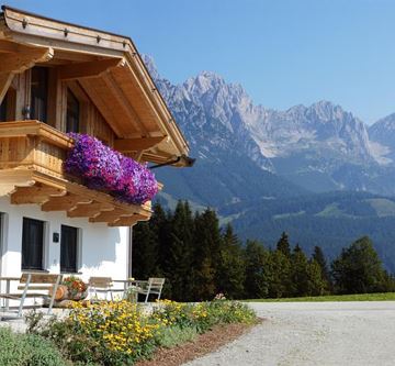 Haus Sommer Vorderansicht