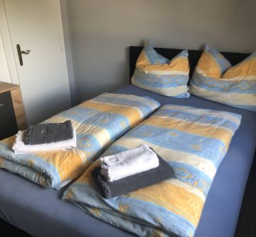 Schlafzimmer 1