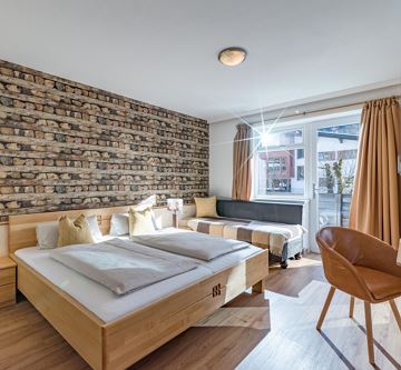 Pension_Tirolerhof_Zimmer_12_Schlafzimmer