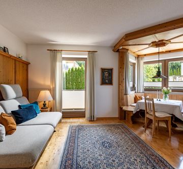 App. Typ II Wohnzimmer mit Sitz-/Essecke