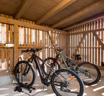 Unterstellplatz für E-Bikes mit Strom