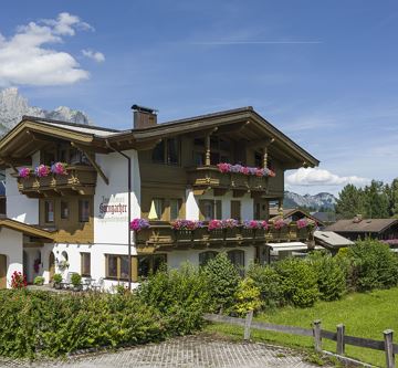 Haus Aussenansicht Sommer