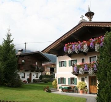 Schlosserhof im Sommer