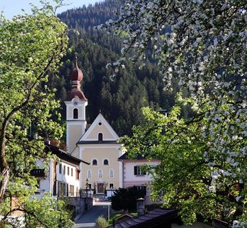 Ansicht auf die Goinger Kirche