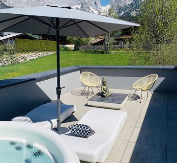 Terrasse mit Jacuzzi