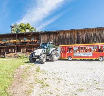 bergdoktor-traktorfahrt-gruberhof-soell-foto-marti