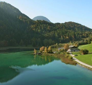 Unser Haus direkt am See