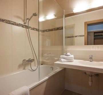 Zimmer 111 Badezimmer