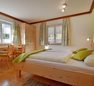 Schlafzimmer Zirbe natur