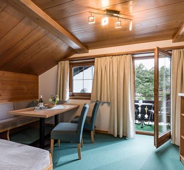 Appartement Hohe Salve Wohnraum Balkon