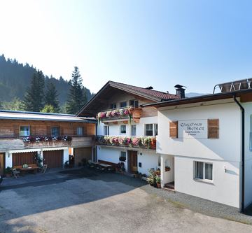 Gaestehaus-Bichler-Scheffau-Dorf-22-Karin-Bichler-