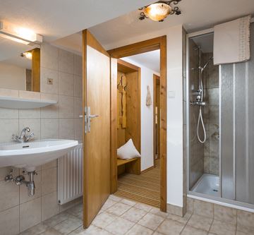 Badezimmer Appartement Bergblick