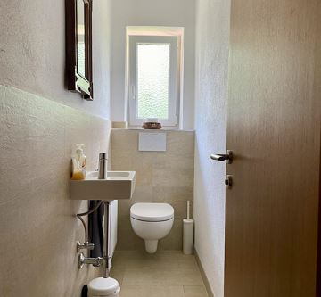 GRÜN Toilette/ GREEN water closet 1